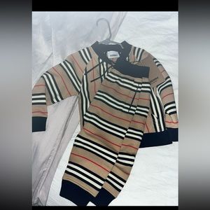 Toddler Boys Burberry jogger sweatsuit.